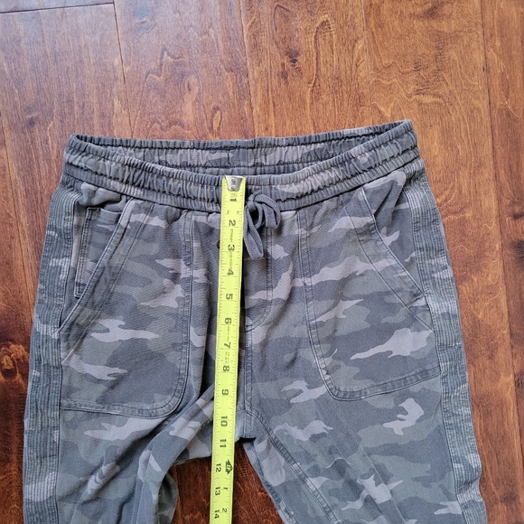 Athleta farallon Camo jogger pants 8P - Picture 13 of 14